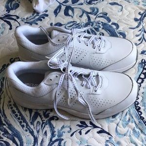 New Balance Women’s Size 8 1/2 - with Cushioning Comfort Insert. Athletic Shoes